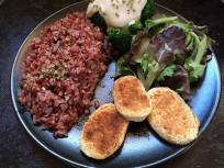 croquettes de pomme de terre, riz rouge, brocoli et sauce béchamel : Soledad Yebrin